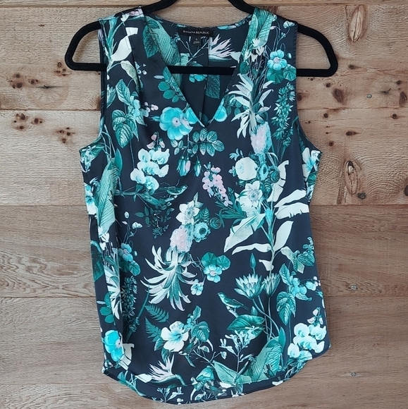 Banana Republic Tops - Banana Republic Green Floral Shell Size Small